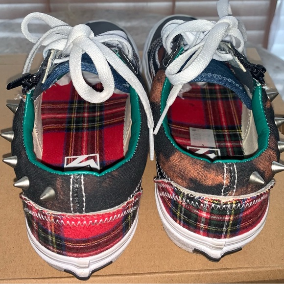 Women’s 7.5 Old Skool Vans - Picture 5 of 8